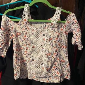 Girls cold shoulder shirt size M by Beautees